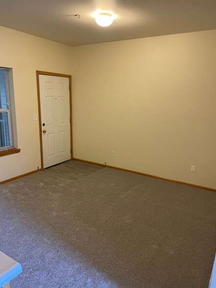Front door into livingroom - 303 Elwood Ct