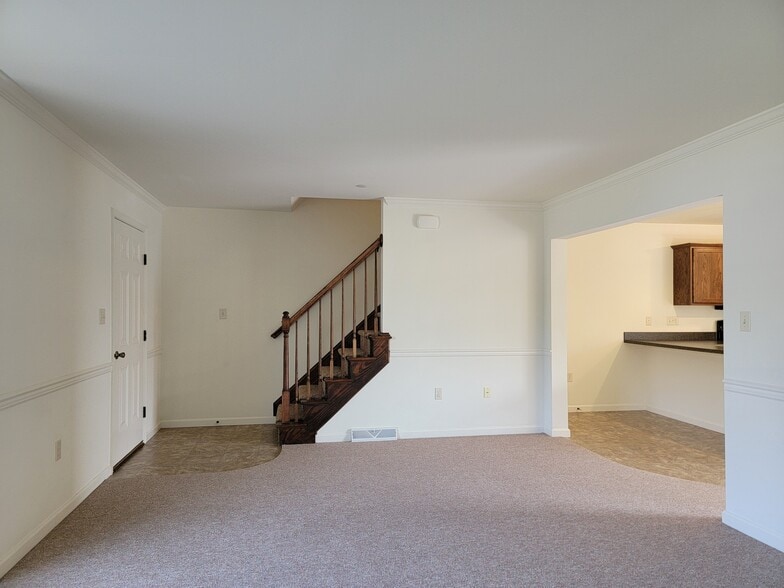 Building Photo - 74 Gable Dr