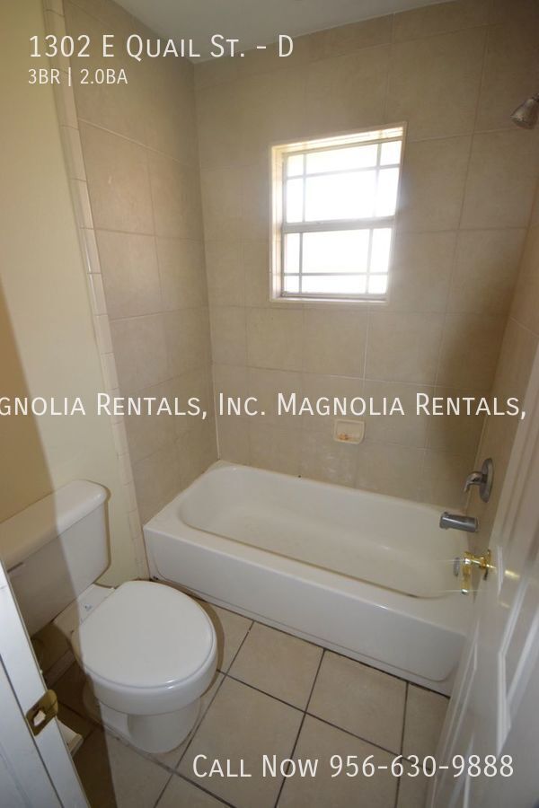 Building Photo - 1302 E Quail St