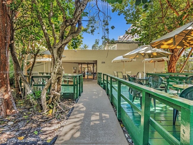 Building Photo - 101 Crandon Blvd