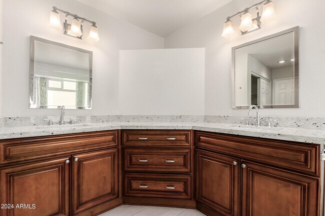 Building Photo - 15824 N 57th St