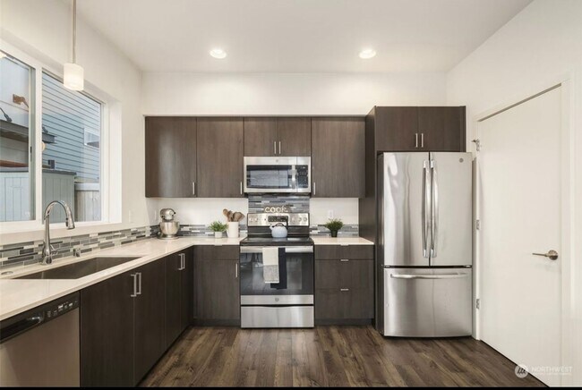 Building Photo - Welcome Home 3 bd 2.5 ba - Georgetown Town...