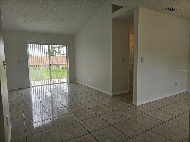 Building Photo - 13345 Pinyon Dr