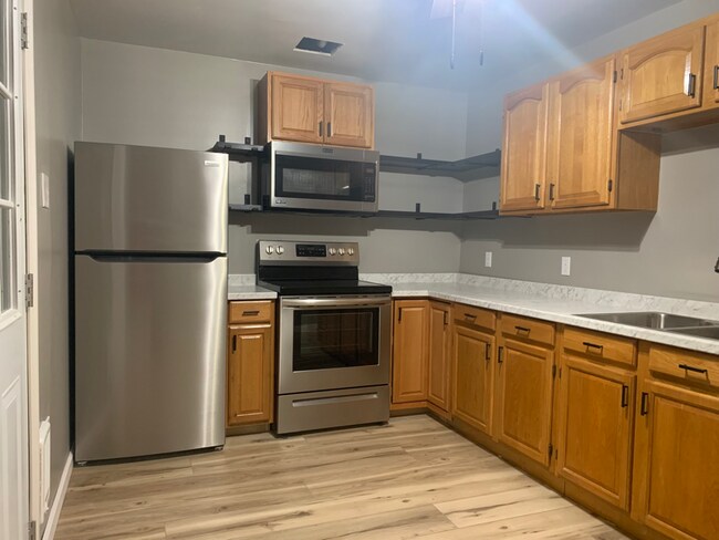 Building Photo - 239 Spruce St