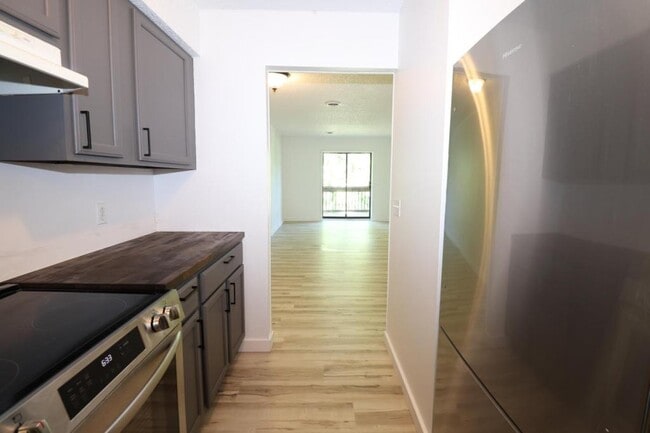 Building Photo - 116 Fairway Ave