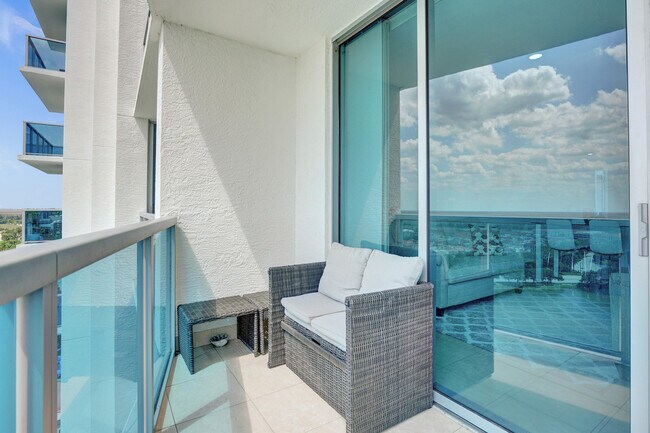 Building Photo - 2641 N Flamingo Rd