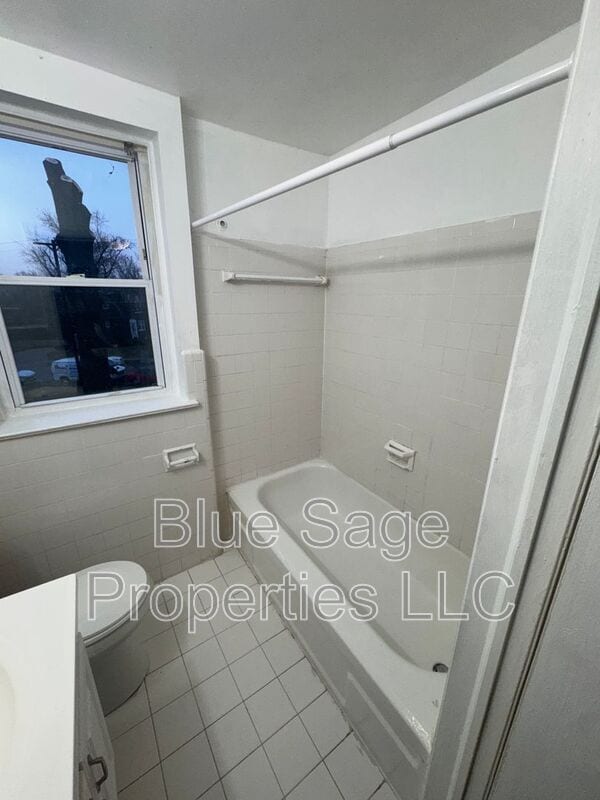 Building Photo - 575 S 4th St