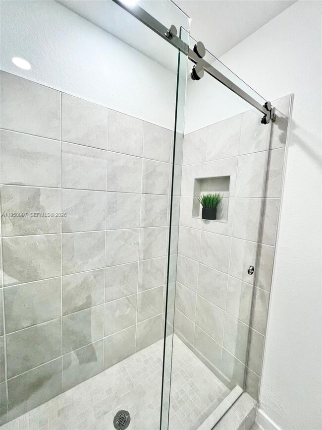 Building Photo - 429 NE 12th St