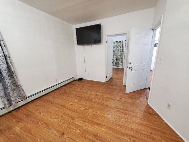 Building Photo - 140 W 3rd St