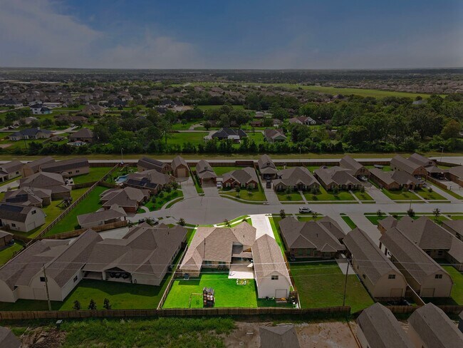 Building Photo - 3304 Patagonia St