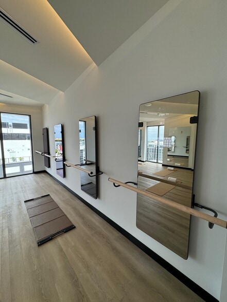 Building Photo - 122 NE 23rd St