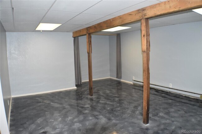 Building Photo - 1014 Elfin Glen Dr