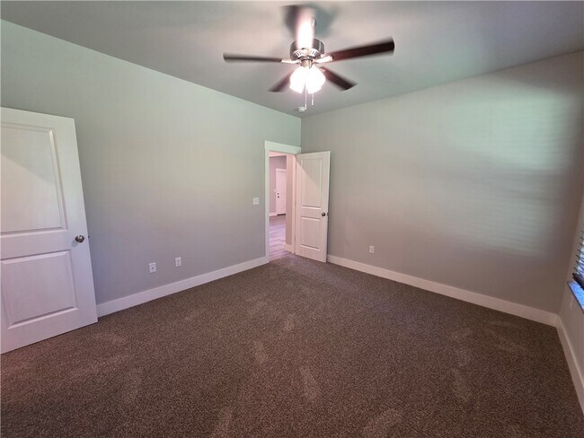 Building Photo - 13 Lockhart Ln