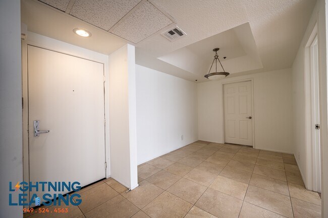 Building Photo - 937 Palm Ave
