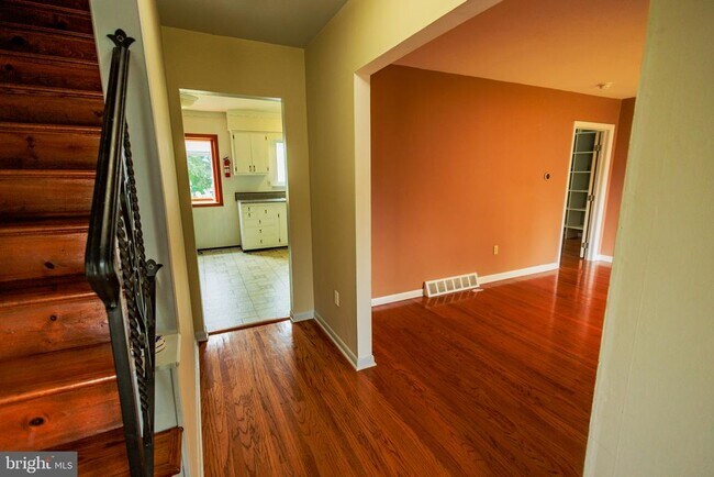 Building Photo - 300 MacClelland Ave