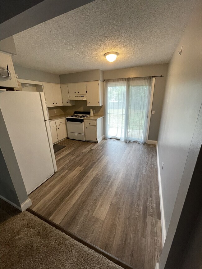Building Photo - Woodward Duplex