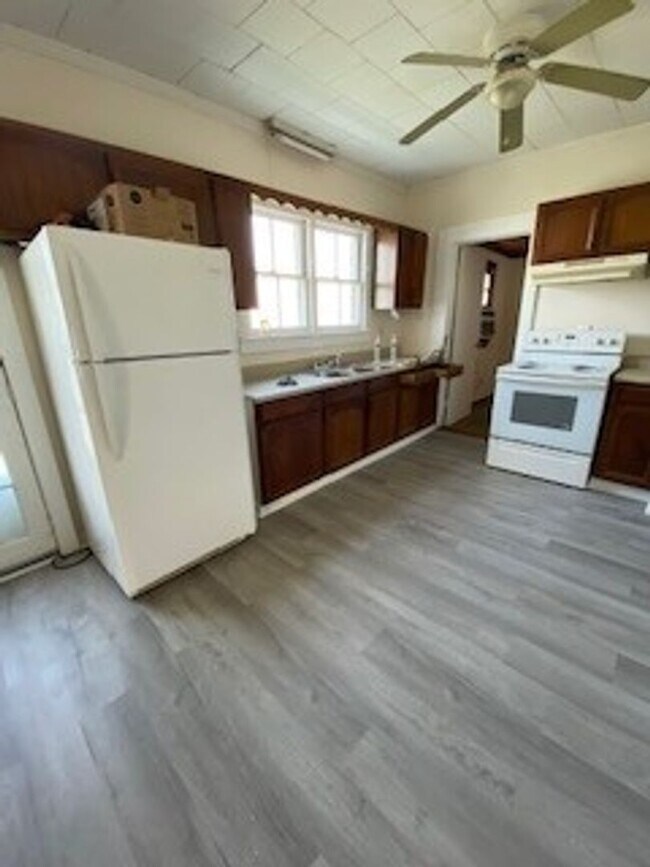 Building Photo - Water-Front Living