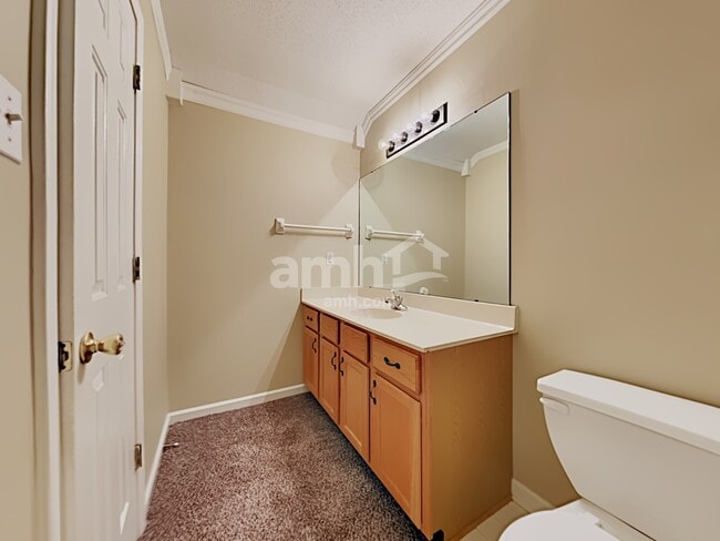 Building Photo - 9997 Woodland Grove Dr