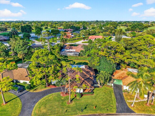 Building Photo - 435 Pine Villa Dr