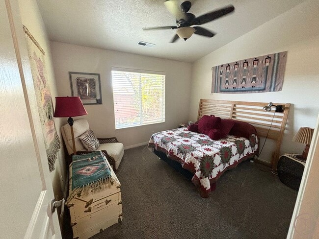 Building Photo - Snow Canyon Home!