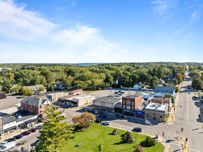 Building Photo - 106 N Main St