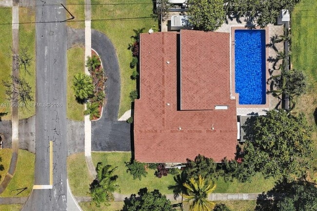 Building Photo - 5380 SW 8th Ct