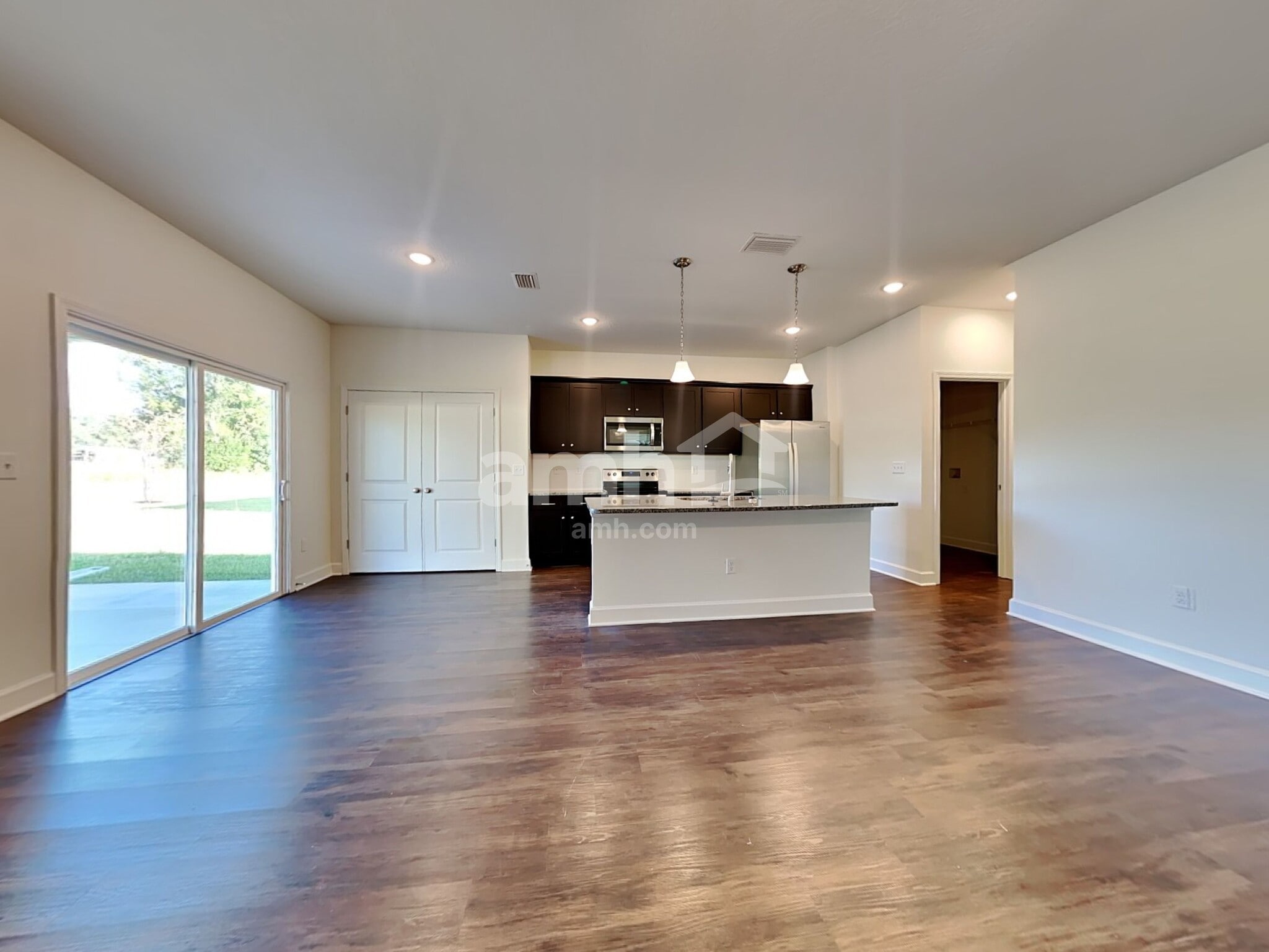 Building Photo - 998 Tan Tara Trl