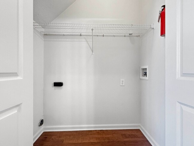 Building Photo - Grand Lakeside Escape: Spacious 3-Bedroom Retreat in Lakeshore Community