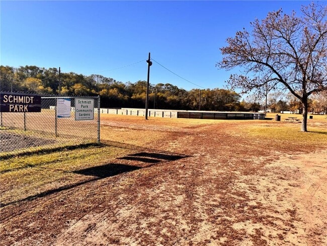 Building Photo - 810 16th St S