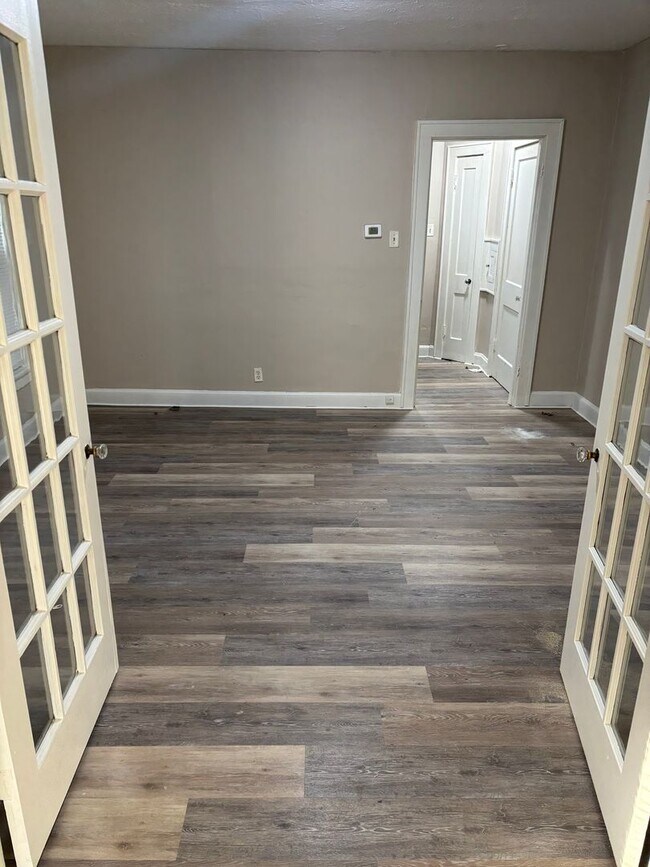 Building Photo - 2253 Summit St