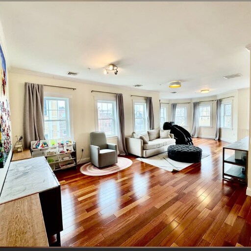 Building Photo - 15 Millmont St