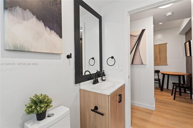 Building Photo - 810 7th St