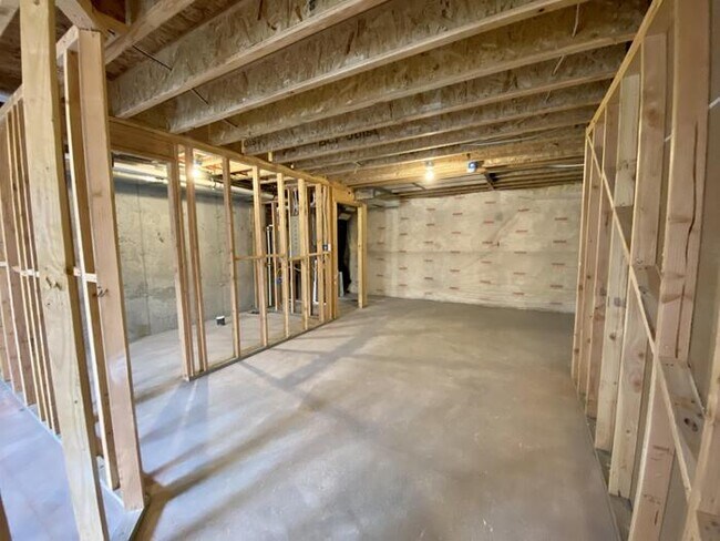 Building Photo - Herriman Townhome