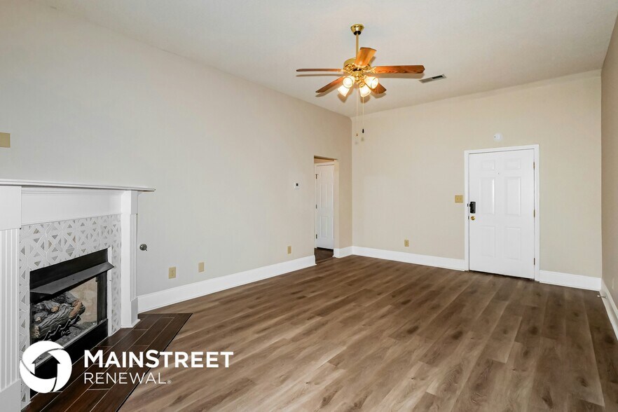 Building Photo - 8260 Clubview Dr