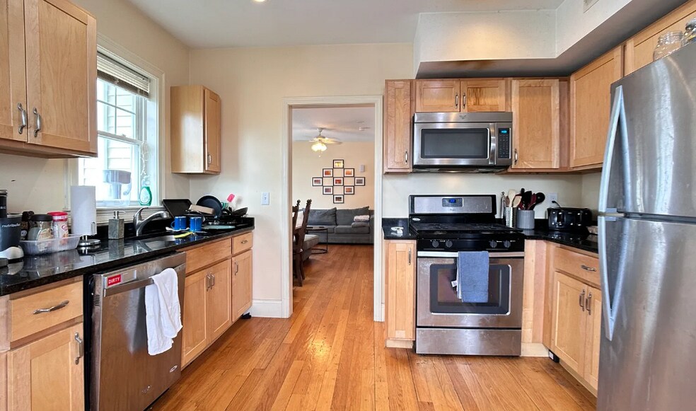 Primary Photo - 78 Brooks St