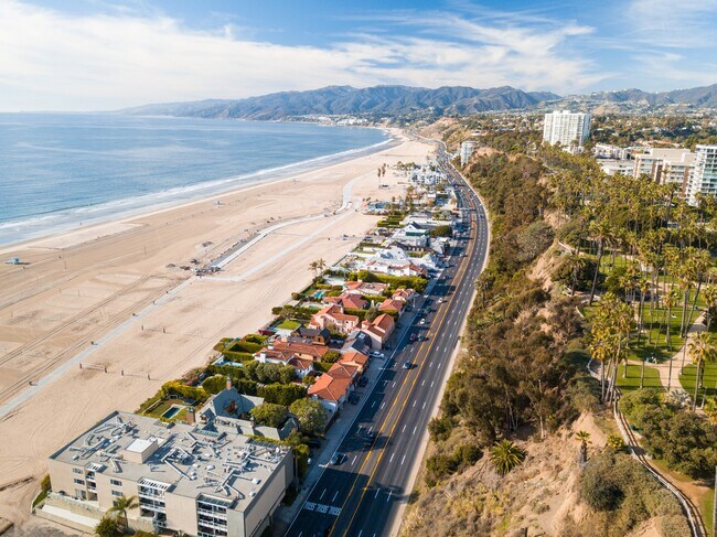 Eagle view - 723 Palisades Beach Rd