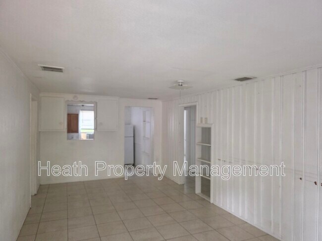 Building Photo - 504 6th Ave NW