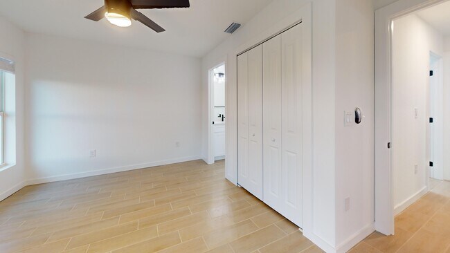 Building Photo - 2028 NE 6th Ave