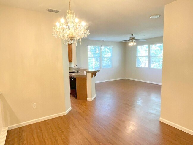 Building Photo - 915 Joree Ln
