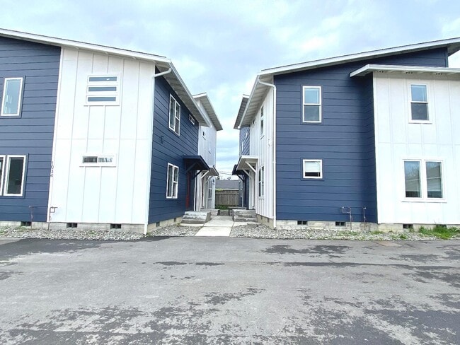 Building Photo - 1022 Villa Way