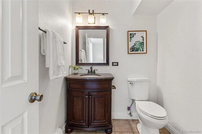 Building Photo - Sunny Corner Condo in the Heart of Capitol Hill | 2 Bed • 2 Bath • 795 Sq. Ft.