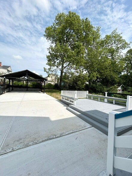 Building Photo - 3324 Spokane Ave