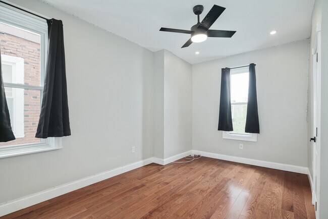 Building Photo - 714 S 55th St