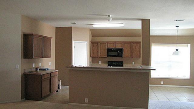Building Photo - 2009 Fawn Dr
