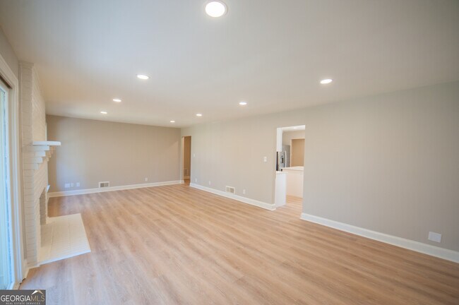 Building Photo - 290 Ginger Cake Rd