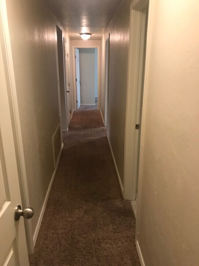Building Photo - Wonderful 4 Bed, 2.5 bath, Two Car Garage ...