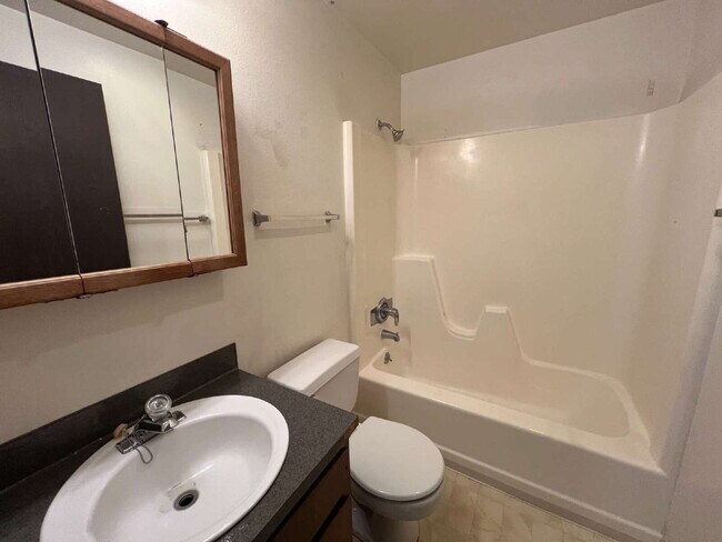 Building Photo - Condo Unit in Kent Available Now!