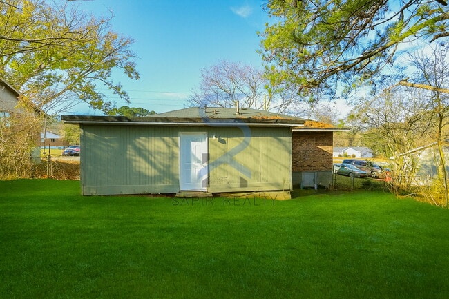 Building Photo - Move in before December 15th and get $100 OFF your rent for the first 3 months — PLUS a $250 Amaz...