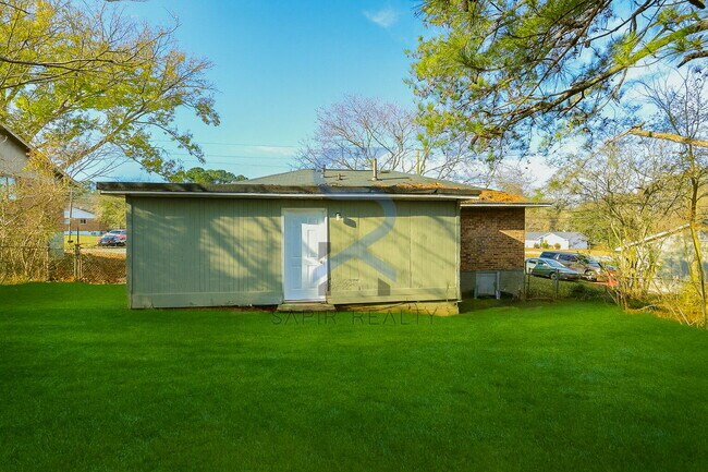 Building Photo - Move in before December 31st and get $100 OFF your rent for the first 3 months — PLUS a $250 Amaz...