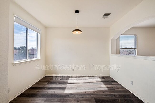 Building Photo - 104 Pond Way